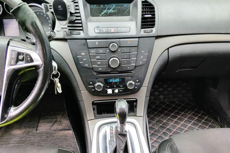 Used Buick Regal 2013 1.6T Automatic Elite Sport Edition Audio And AC Panel