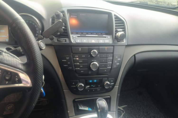 Used Buick Regal 2013 1.6T Automatic Elite Sport Edition Audio And AC Panel