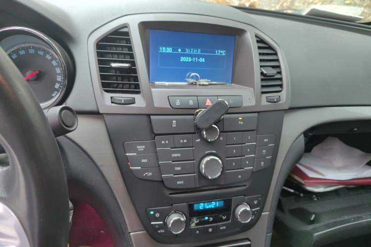 Used Buick Regal 2013 1.6T Automatic Elite Sport Edition Audio And AC Panel