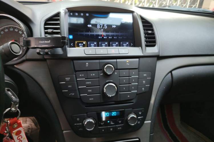 Used Buick Regal 2013 1.6T Automatic Elite Sport Edition Audio And AC Panel
