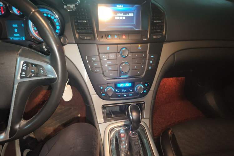 Used Buick Regal 2013 1.6T Automatic Elite Sport Edition Audio And AC Panel