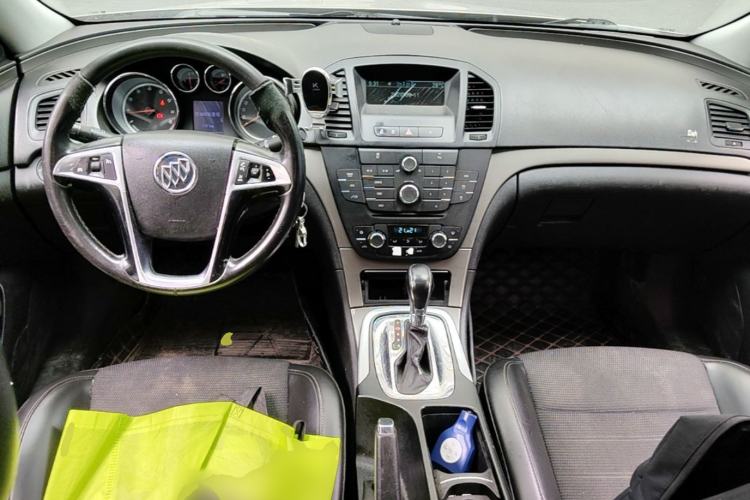 Used Buick Regal 2013 1.6T Automatic Elite Sport Edition Center Console