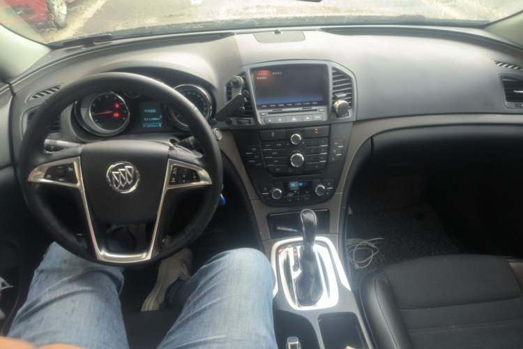 Used Buick Regal 2013 1.6T Automatic Elite Sport Edition Center Console