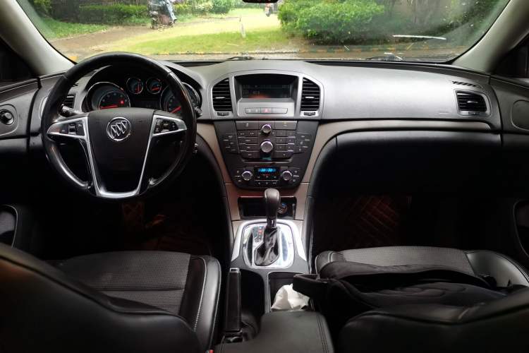 Used Buick Regal 2013 1.6T Automatic Elite Sport Edition Center Console