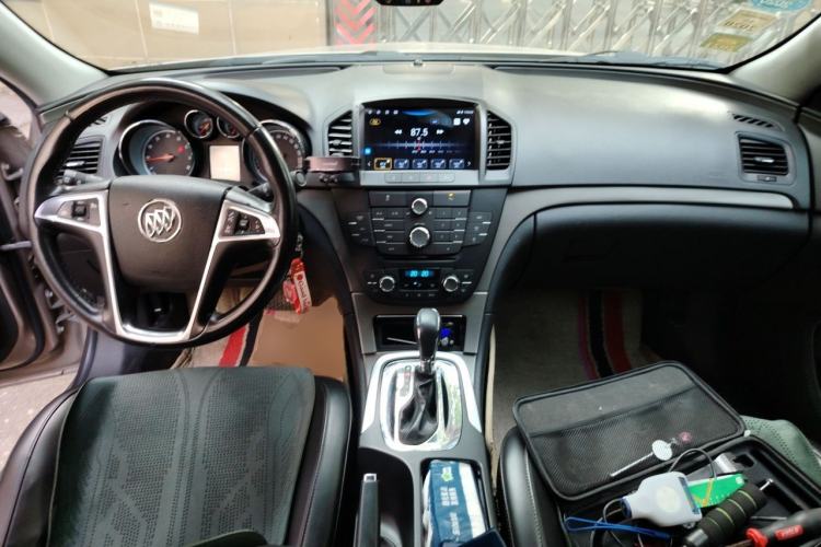Used Buick Regal 2013 1.6T Automatic Elite Sport Edition Center Console