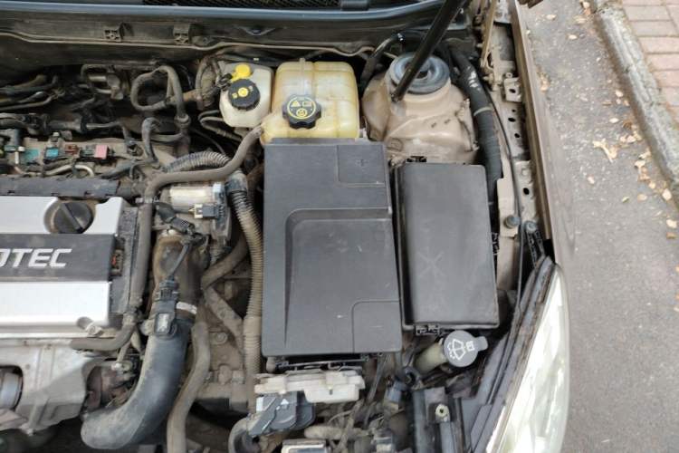 Used Buick Regal 2013 1.6T Automatic Elite Sport Edition Engine Bay Left