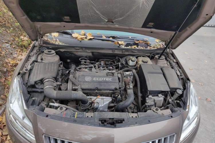 Used Buick Regal 2013 1.6T Automatic Elite Sport Edition Engine Bay