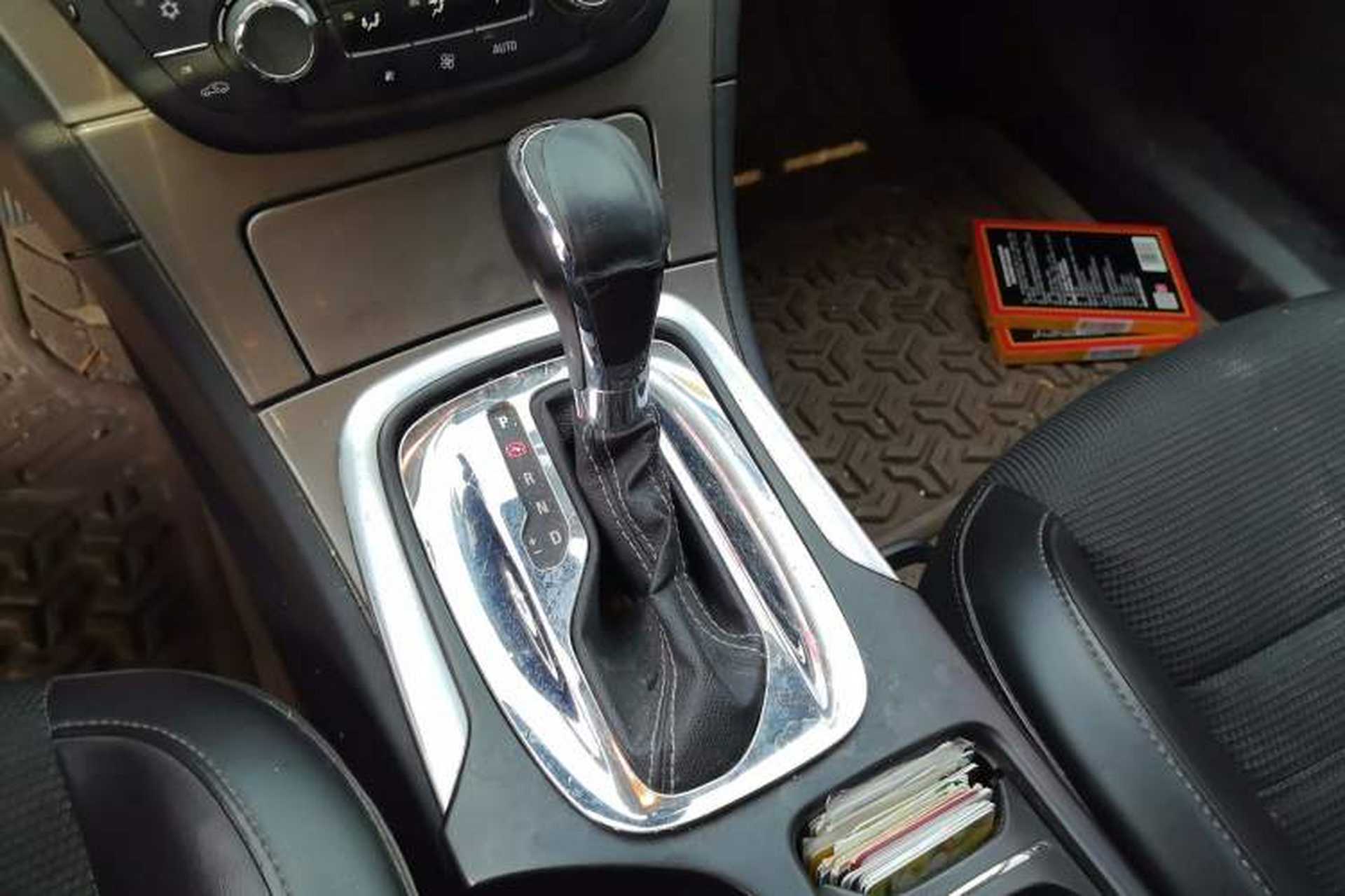 Used Buick Regal 2013 1.6T Automatic Elite Sport Edition Gear Lever