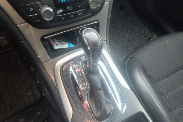 Used Buick Regal 2013 1.6T Automatic Elite Sport Edition Gear Lever