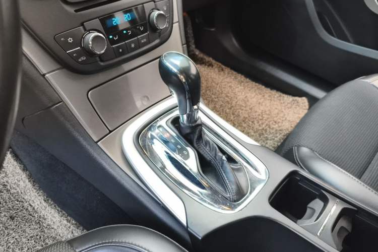 Used Buick Regal 2013 1.6T Automatic Elite Sport Edition Gear Lever
