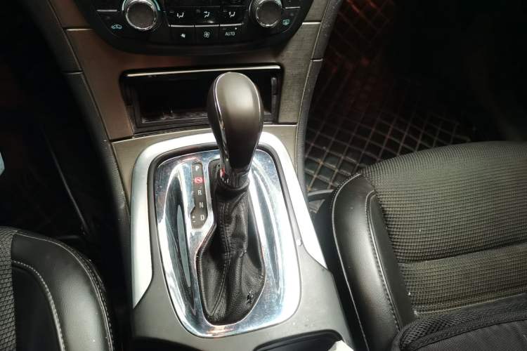 Used Buick Regal 2013 1.6T Automatic Elite Sport Edition Gear Lever