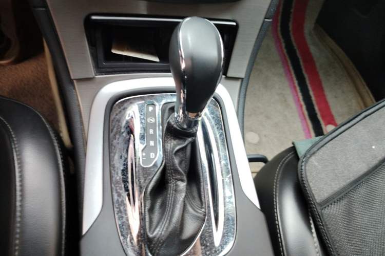 Used Buick Regal 2013 1.6T Automatic Elite Sport Edition Gear Lever