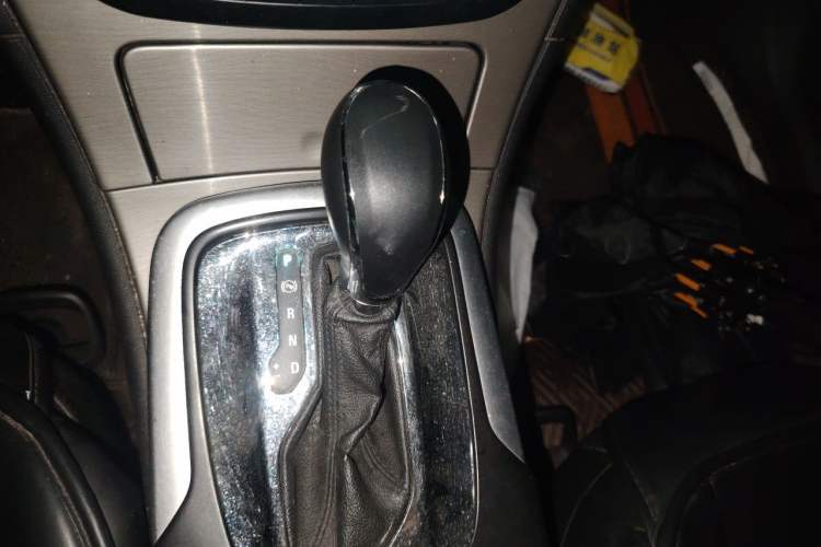 Used Buick Regal 2013 1.6T Automatic Elite Sport Edition Gear Lever