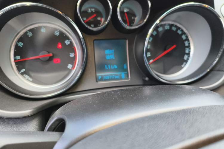 Used Buick Regal 2013 1.6T Automatic Elite Sport Edition Odometer Close Up