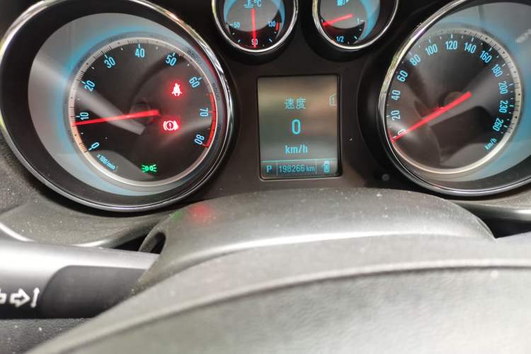Used Buick Regal 2013 1.6T Automatic Elite Sport Edition Odometer Close Up