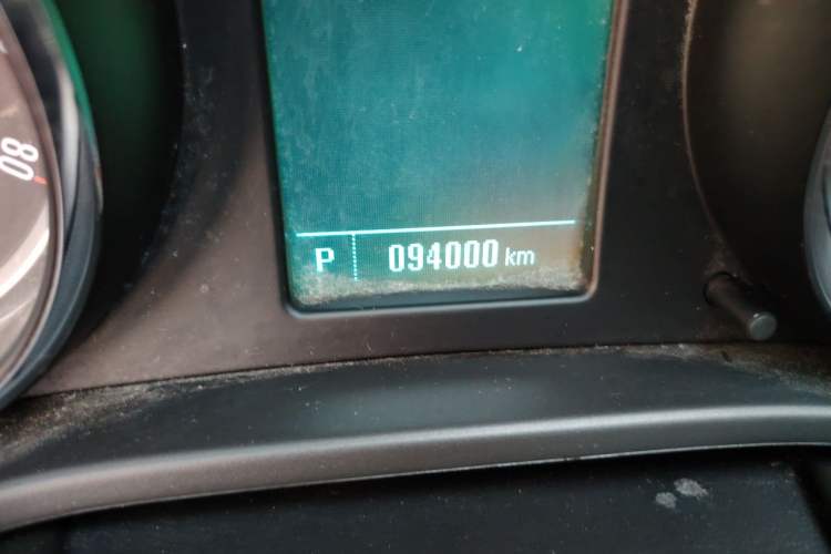 Used Buick Regal 2013 1.6T Automatic Elite Sport Edition Odometer Close Up