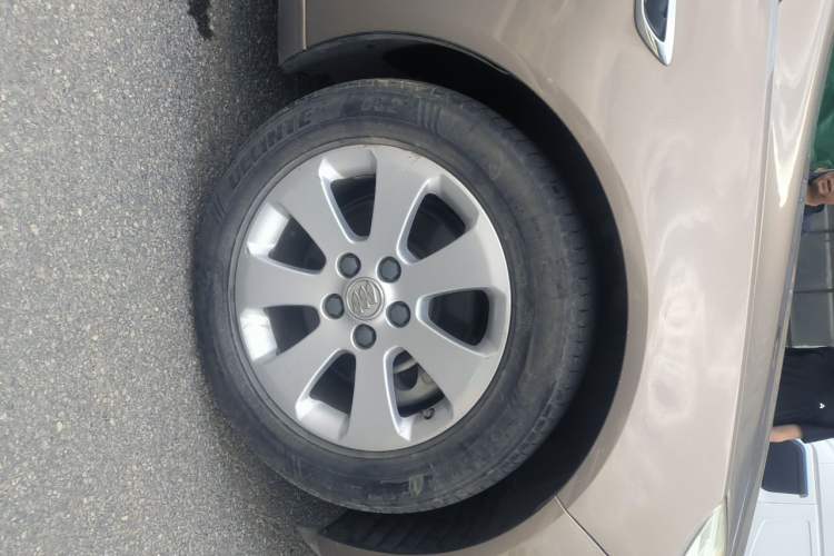 Used Buick Regal 2013 1.6T Automatic Elite Sport Edition Right Front Wheel Hub