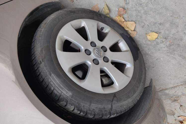 Used Buick Regal 2013 1.6T Automatic Elite Sport Edition Right Front Wheel Hub