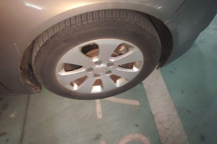 Used Buick Regal 2013 1.6T Automatic Elite Sport Edition Right Front Wheel Hub