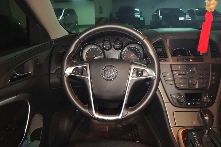 Used Buick Regal 2013 1.6T Automatic Elite Sport Edition Steering Wheel