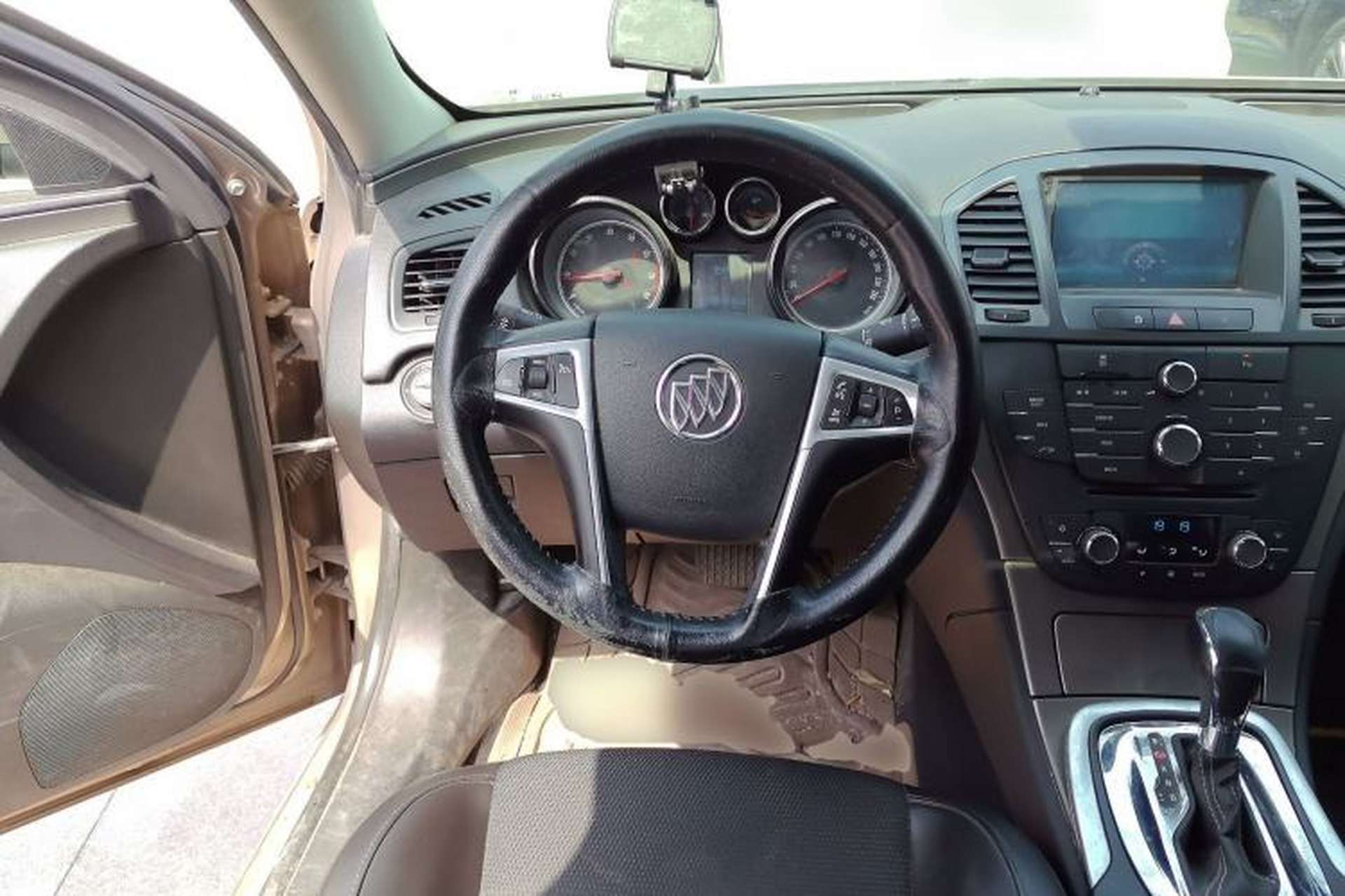 Used Buick Regal 2013 1.6T Automatic Elite Sport Edition Steering Wheel