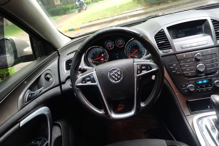 Used Buick Regal 2013 1.6T Automatic Elite Sport Edition Steering Wheel