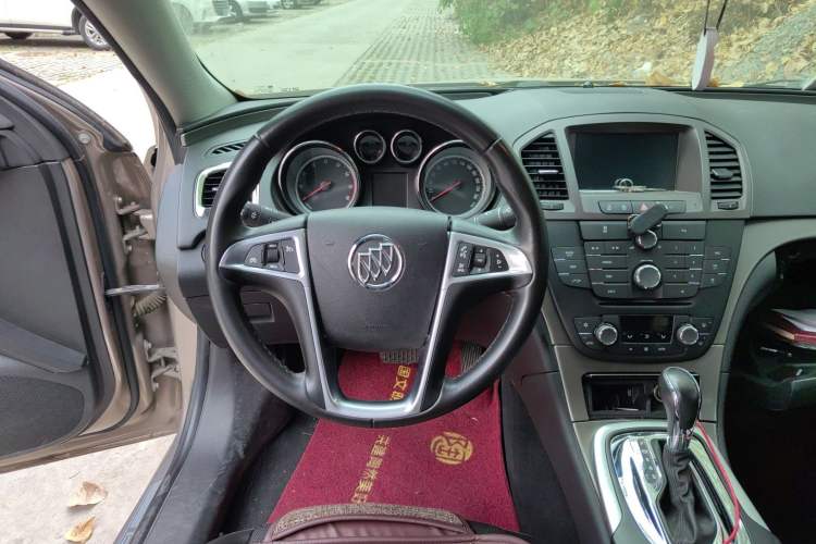 Used Buick Regal 2013 1.6T Automatic Elite Sport Edition Steering Wheel