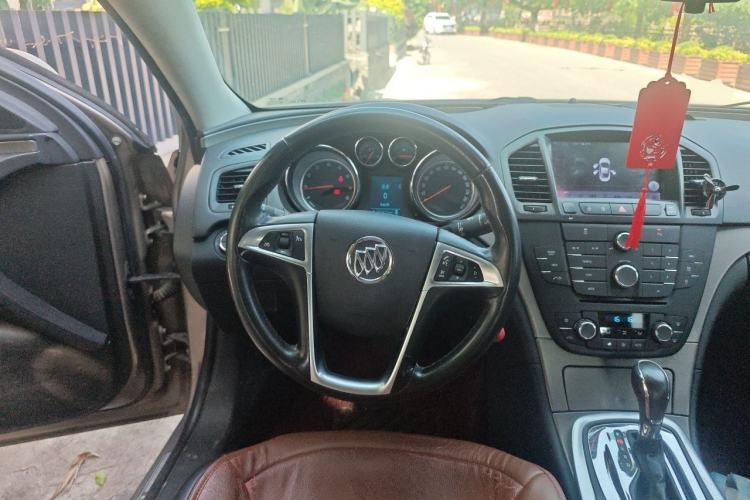 Used Buick Regal 2013 1.6T Automatic Elite Sport Edition Steering Wheel