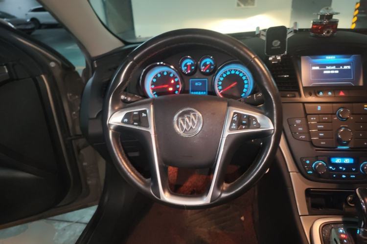 Used Buick Regal 2013 1.6T Automatic Elite Sport Edition Steering Wheel