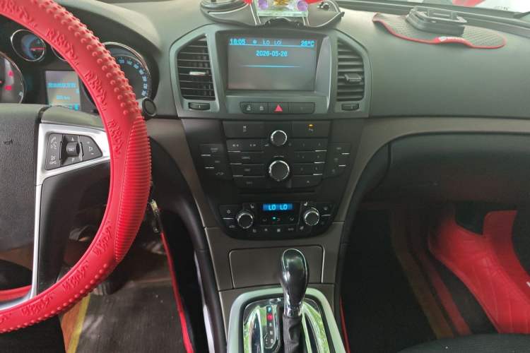 Used Buick Regal 2013 1.6T Automatic Elite Sport Edition Audio And AC Panel