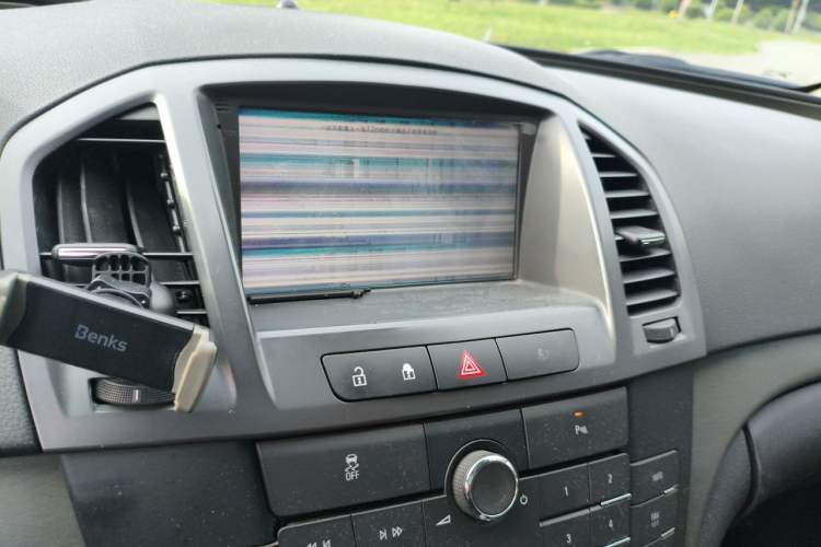 Used Buick Regal 2013 1.6T Automatic Elite Sport Edition Audio And AC Panel