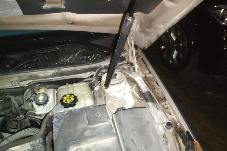 Used Buick Regal 2013 1.6T Automatic Elite Sport Edition Engine Bay Left