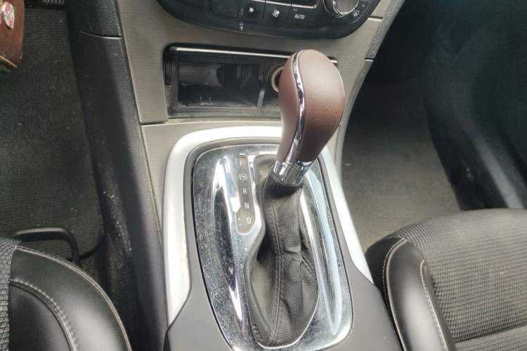 Used Buick Regal 2013 1.6T Automatic Elite Sport Edition Gear Lever