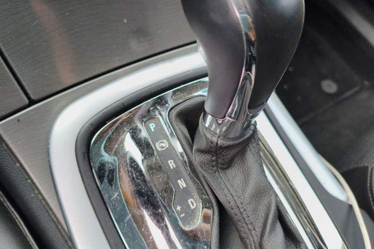 Used Buick Regal 2013 1.6T Automatic Elite Sport Edition Gear Lever