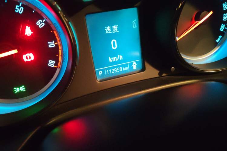 Used Buick Regal 2013 1.6T Automatic Elite Sport Edition Odometer Close Up