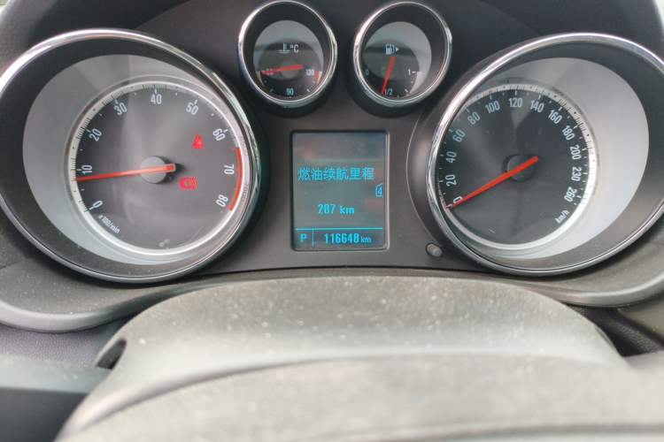 Used Buick Regal 2013 1.6T Automatic Elite Sport Edition Odometer Close Up