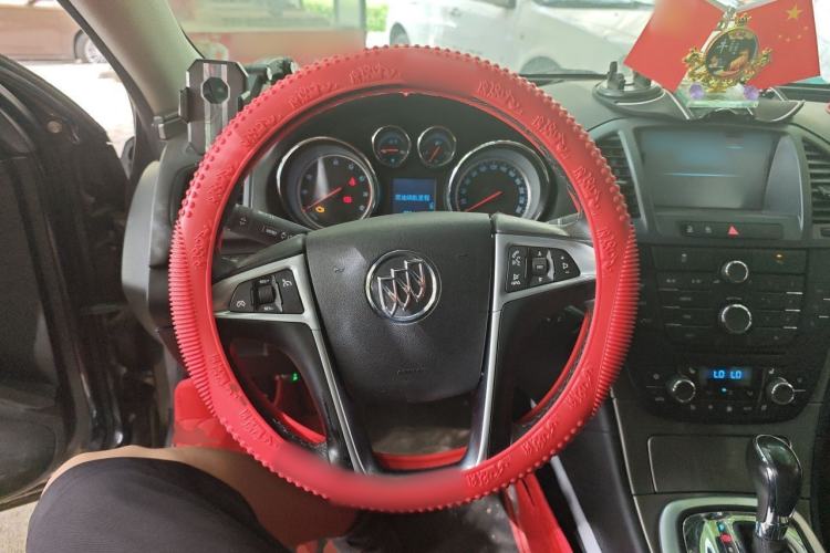 Used Buick Regal 2013 1.6T Automatic Elite Sport Edition Steering Wheel