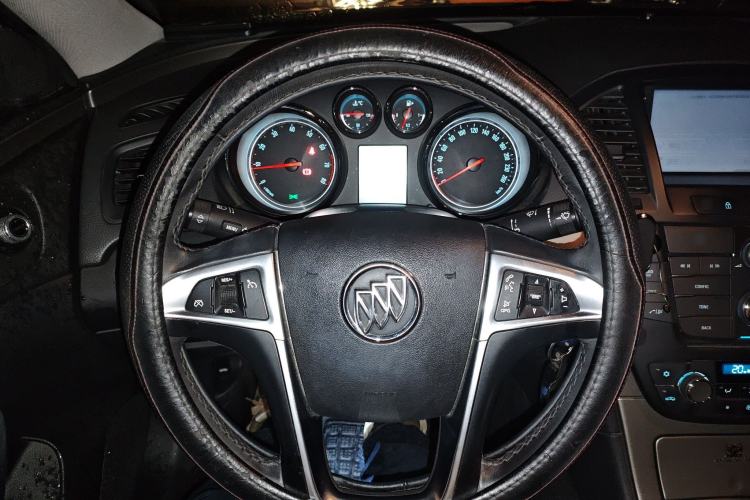 Used Buick Regal 2013 1.6T Automatic Elite Sport Edition Steering Wheel