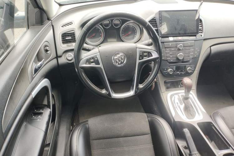 Used Buick Regal 2013 1.6T Automatic Elite Sport Edition Steering Wheel