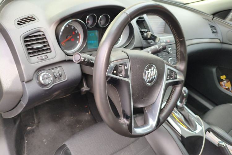 Used Buick Regal 2013 1.6T Automatic Elite Sport Edition Steering Wheel