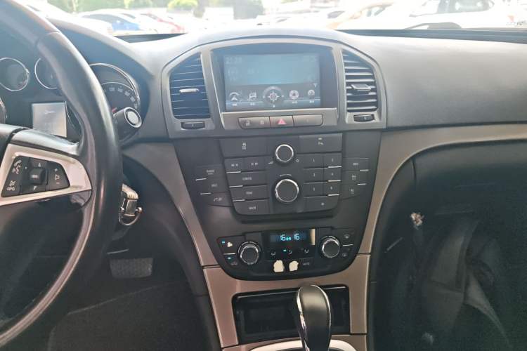 Used Buick Regal 2013 1.6T Automatic Elite Sport Edition Audio And AC Panel