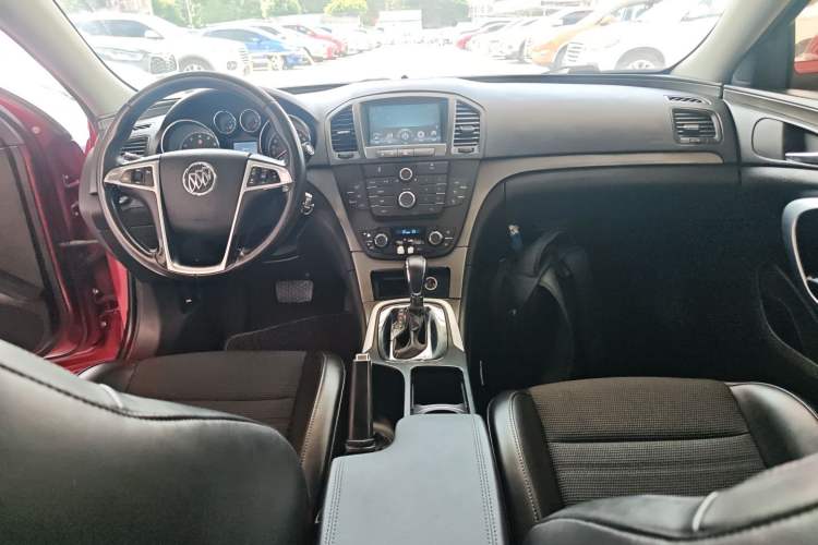 Used Buick Regal 2013 1.6T Automatic Elite Sport Edition Center Console