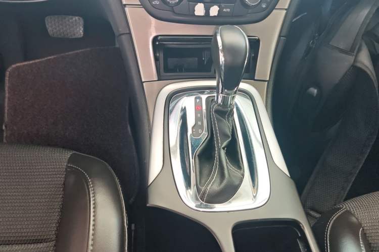 Used Buick Regal 2013 1.6T Automatic Elite Sport Edition Gear Lever