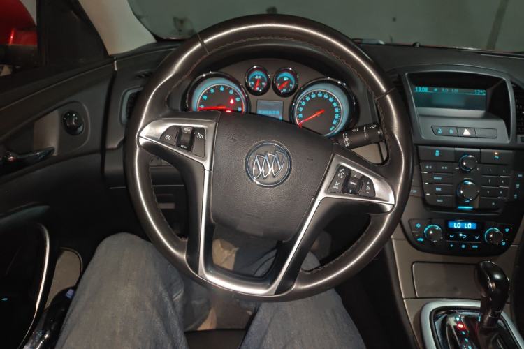 Used Buick Regal 2013 1.6T Automatic Elite Sport Edition Steering Wheel