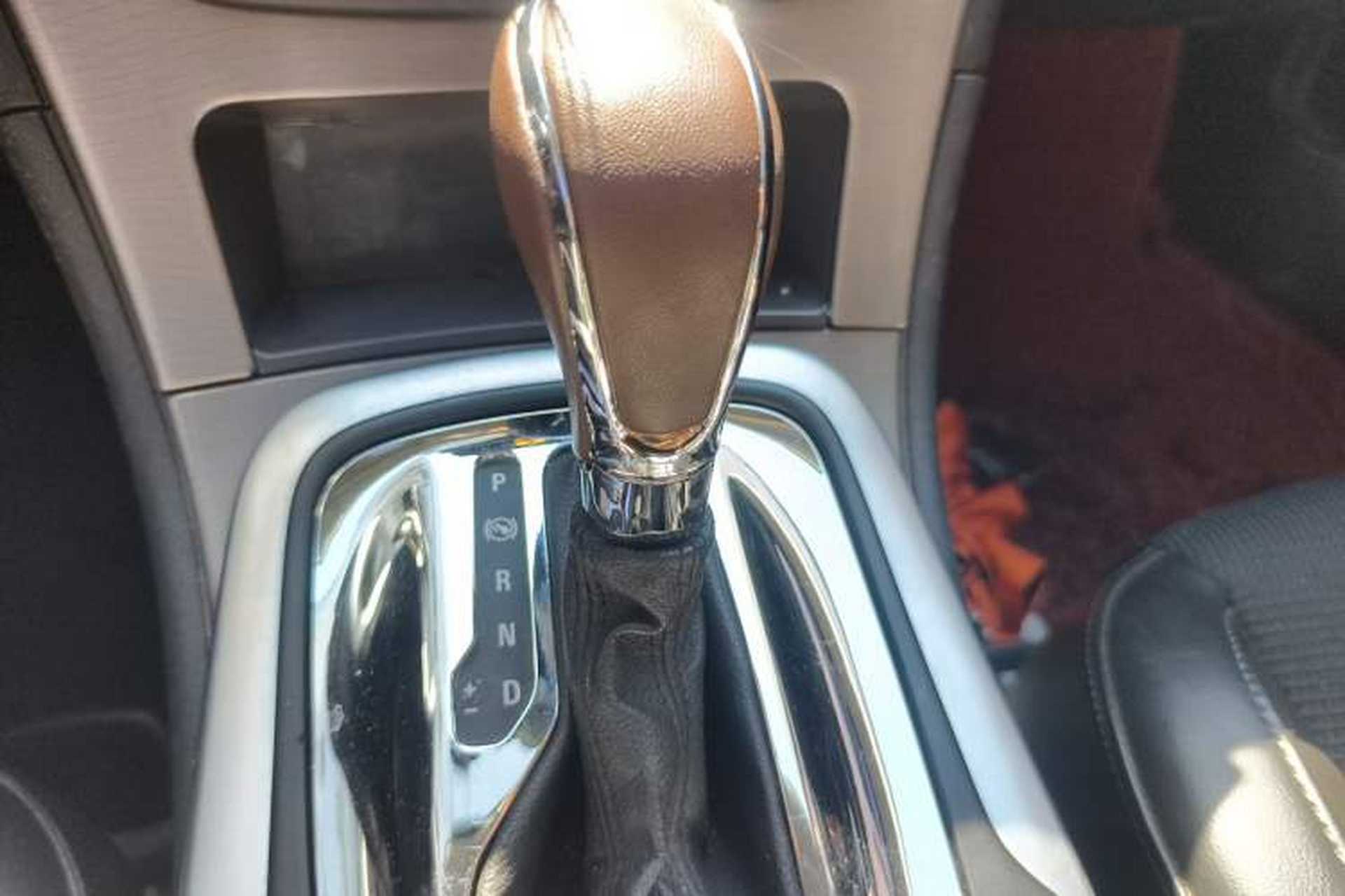 Used Buick Regal 2013 1.6T Automatic Elite Sport Edition Gear Lever