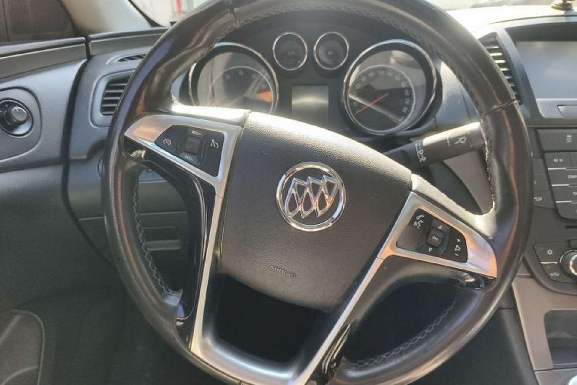 Used Buick Regal 2013 1.6T Automatic Elite Sport Edition Steering Wheel