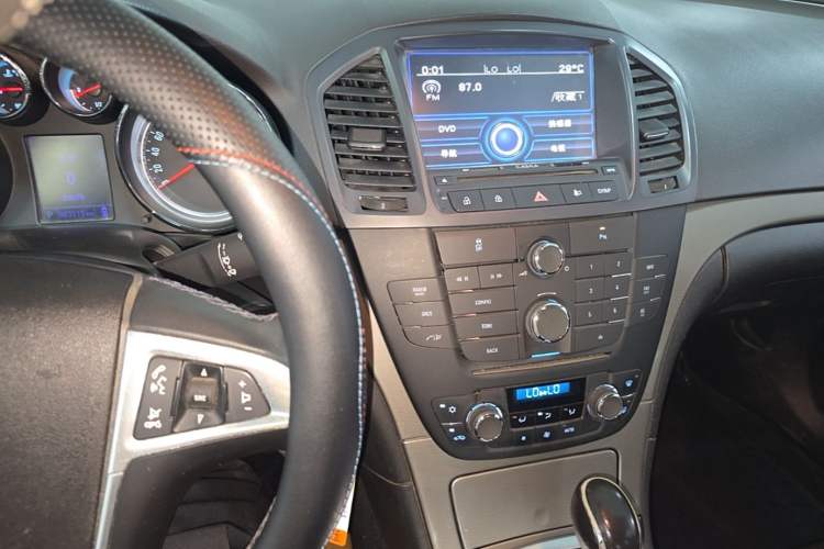 Used Buick Regal 2013 1.6T Automatic Elite Sport Edition Audio And AC Panel
