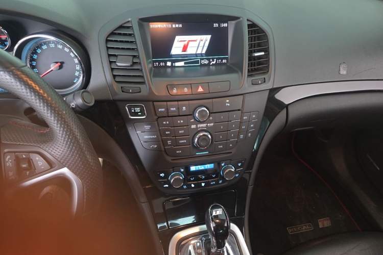 Used Buick Regal 2013 GS 2.0T Sport Edition Audio And AC Panel