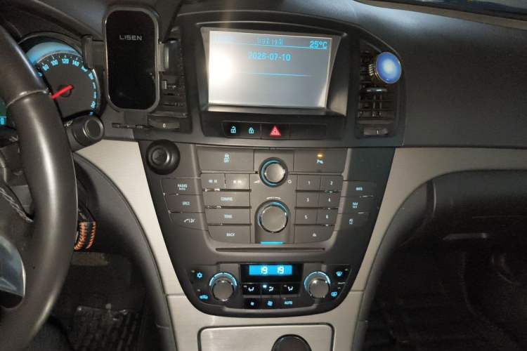 Used Buick Regal 2013 1.6T Automatic Elite Sport Edition Audio And AC Panel