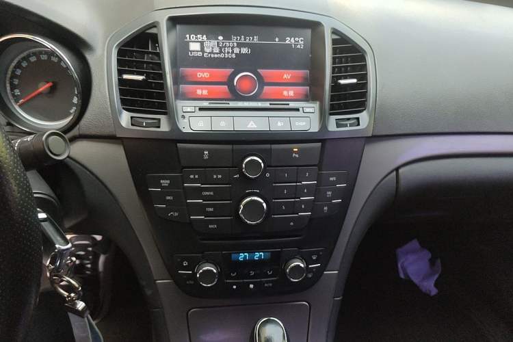 Used Buick Regal 2013 1.6T Automatic Elite Sport Edition Audio And AC Panel